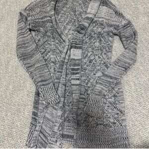 Leo & Nicole Women's Gray Knit Cardigan